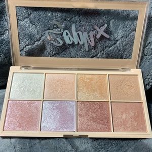 Makeup Revolution x Soph Highlighter Palette